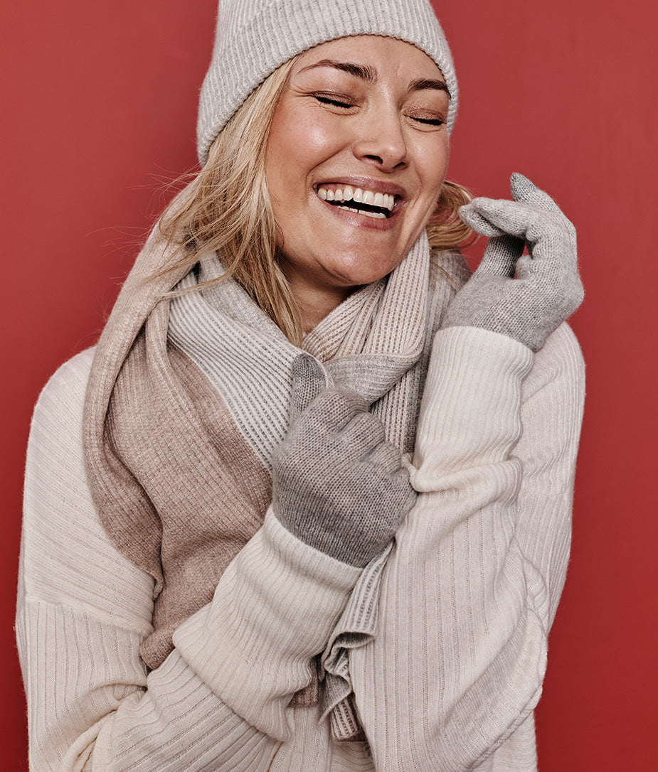 The Coziest Cashmere Blend Gloves - Wolf & White Sand