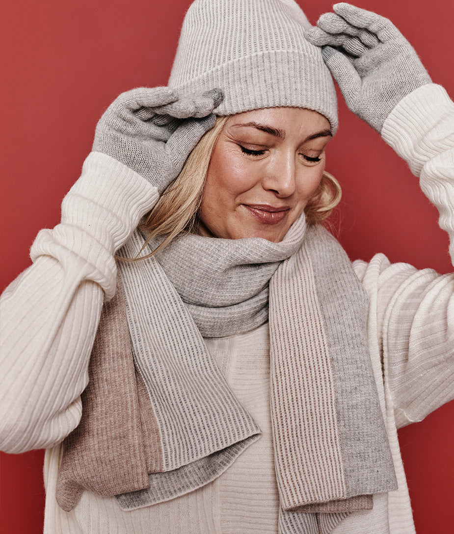 The Coziest Cashmere Blend Gloves - Wolf & White Sand