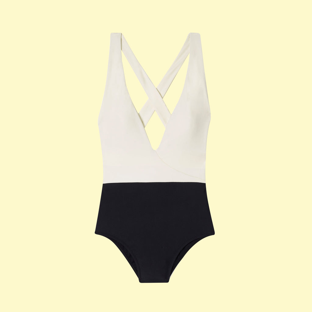 The Deep Dive White Sand and Sea Urchin 